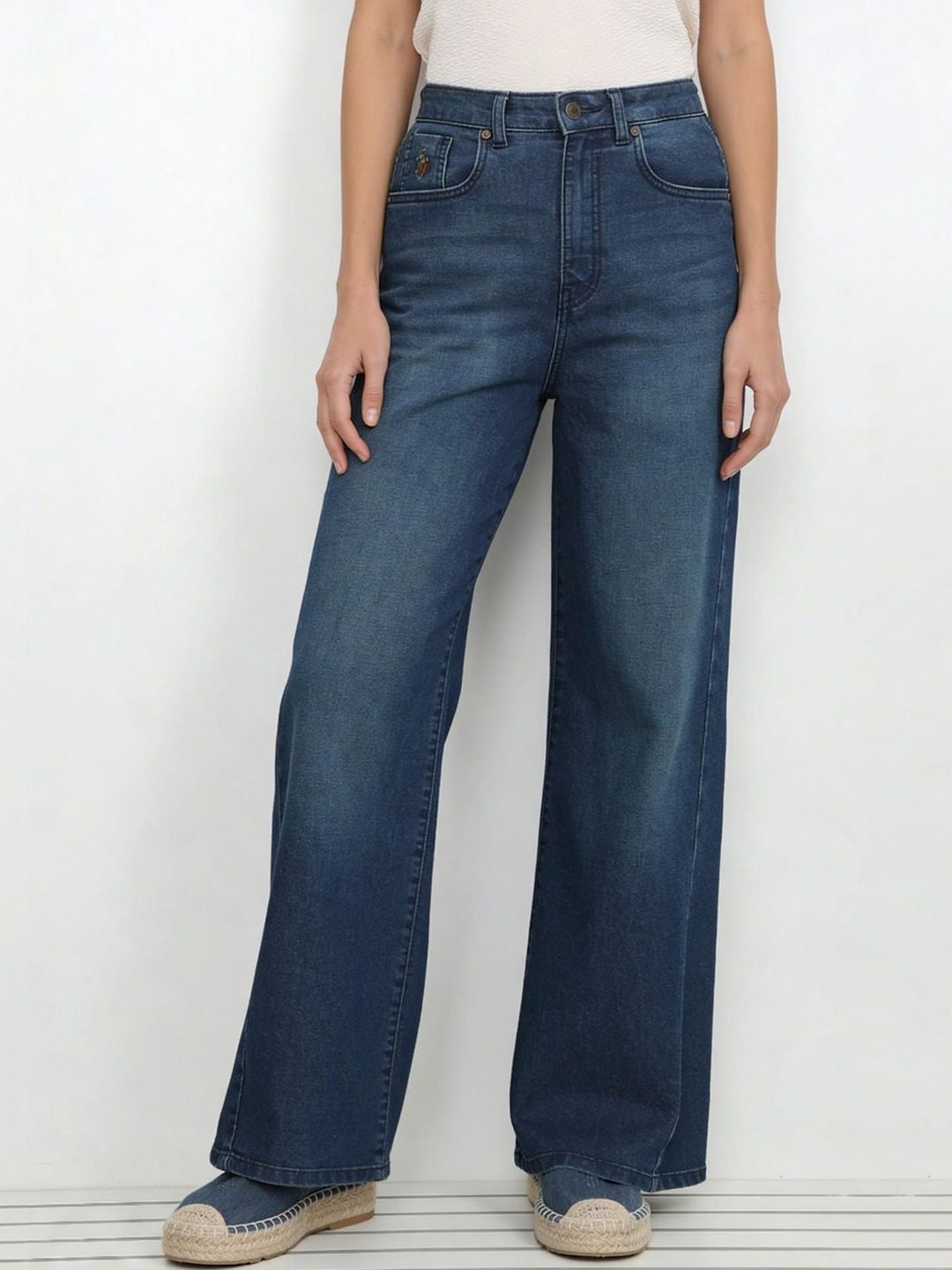 High-Rise Light Fade Cotton Stretchable Jeans 3