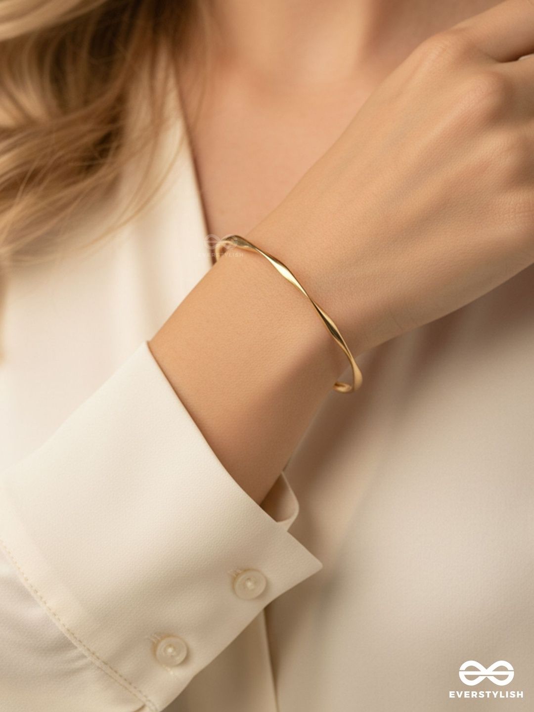 EVERSTYLISH Women Gold-Plated Link Bracelet