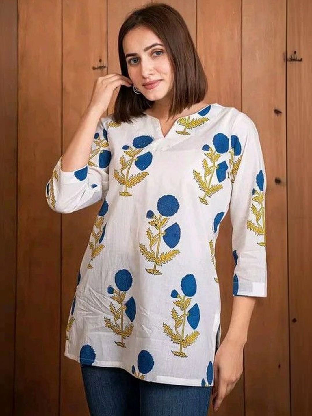 NG NIROMIKA Floral Printed Boat Neck Kurti