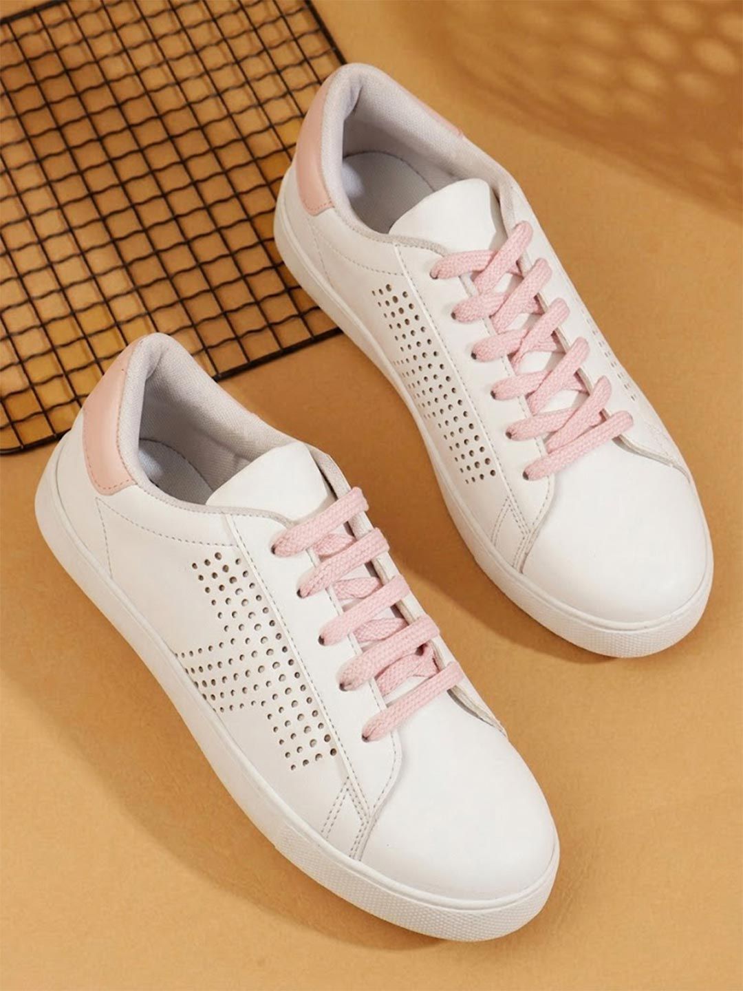 Longwalk Women Perforated Lightweight Sneakers