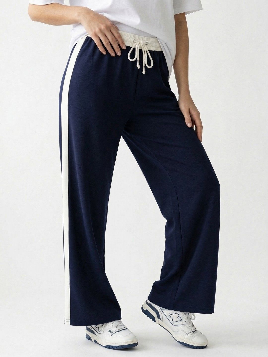 glitchez Women Regular Fit Track Pants