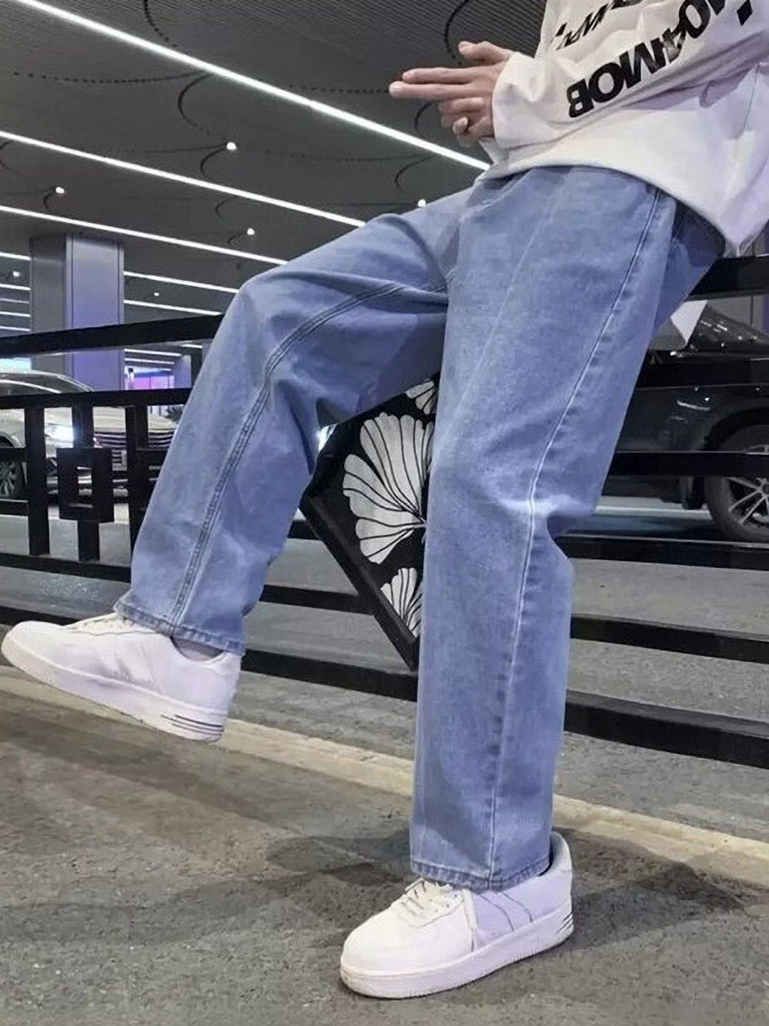Veltick Men Relaxed Fit Mid-Rise Jeans