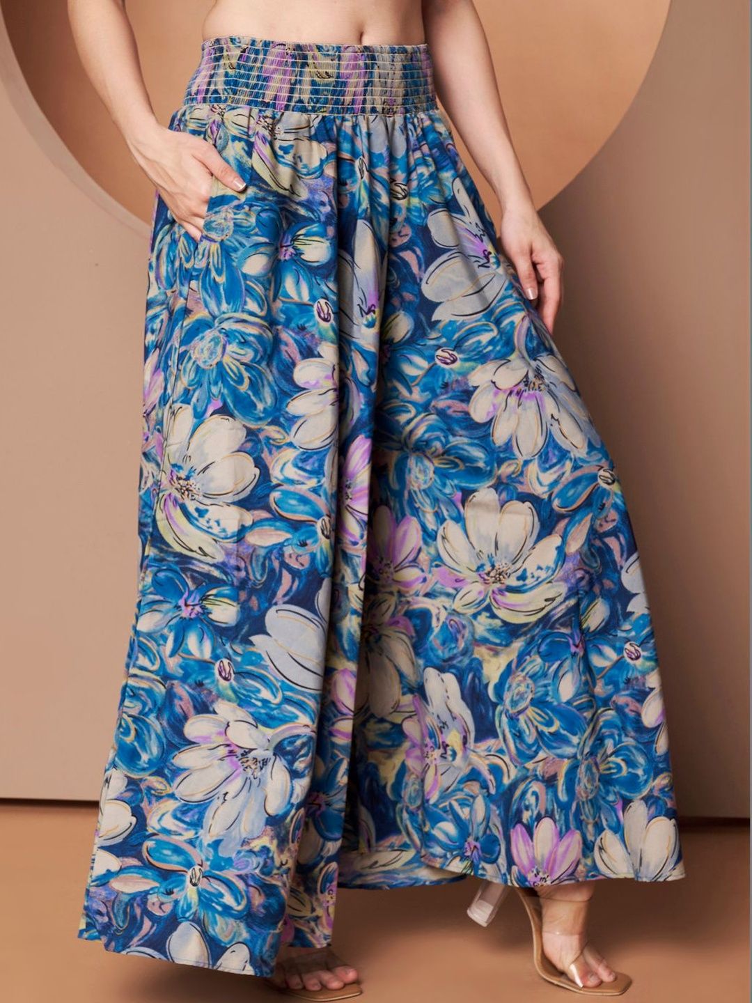 ZWERLON Women Floral Printed Flared Palazzos
