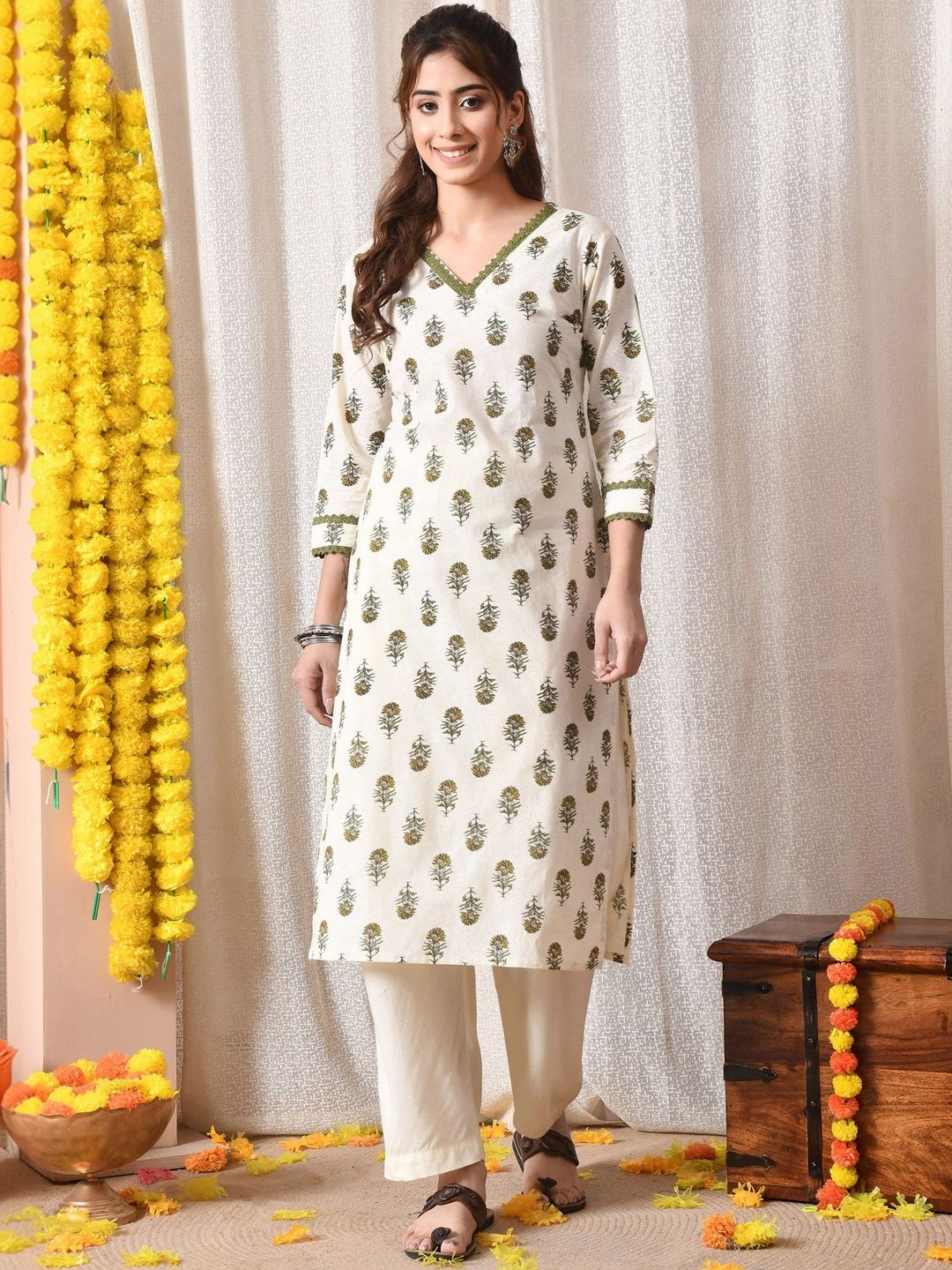DEEPYOG APPAREL Women Floral Printed Block Print Kurta