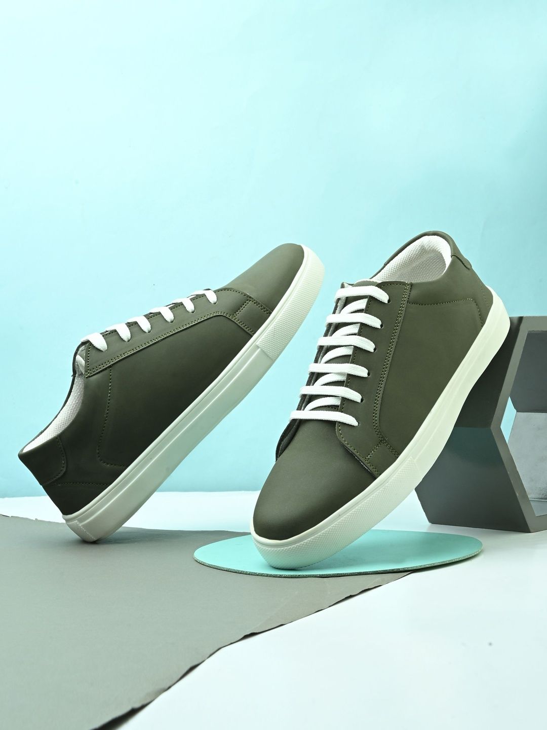 The Roadster Lifestyle Co Men Round Toe Sneakers Casual Shoes