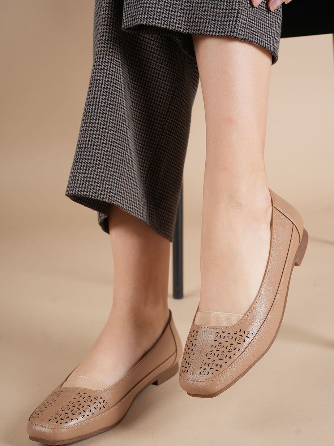 Mast & Harbour Women Textured Mojaris with Laser Cuts Flats
