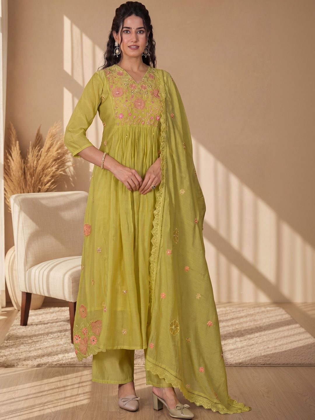 House of Pataudi Yoke Design Cotton V-Neck Kurta & Trousers