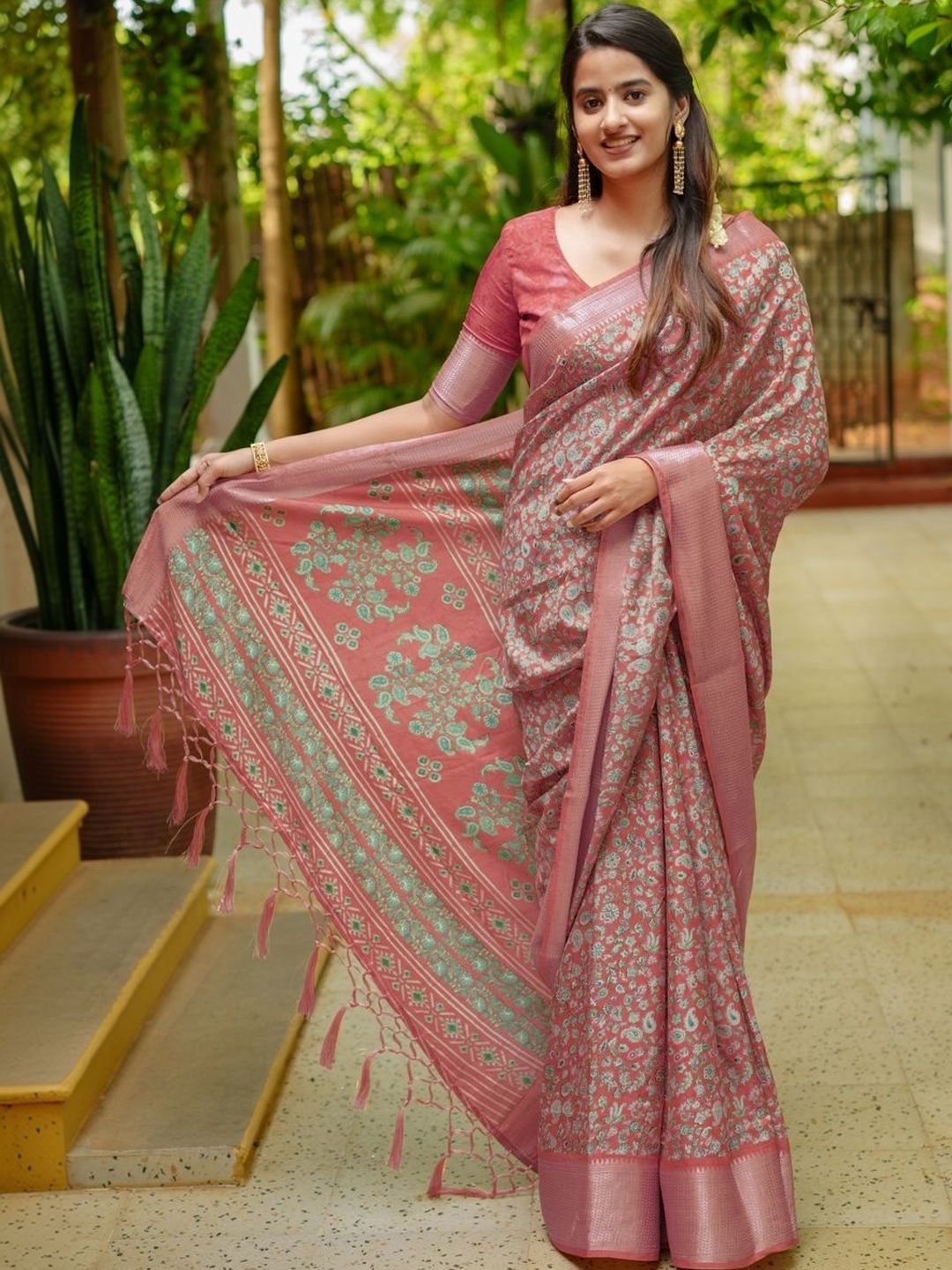 MIRCHI FASHION Ethnic Motifs Zari Silk Cotton Handloom Saree