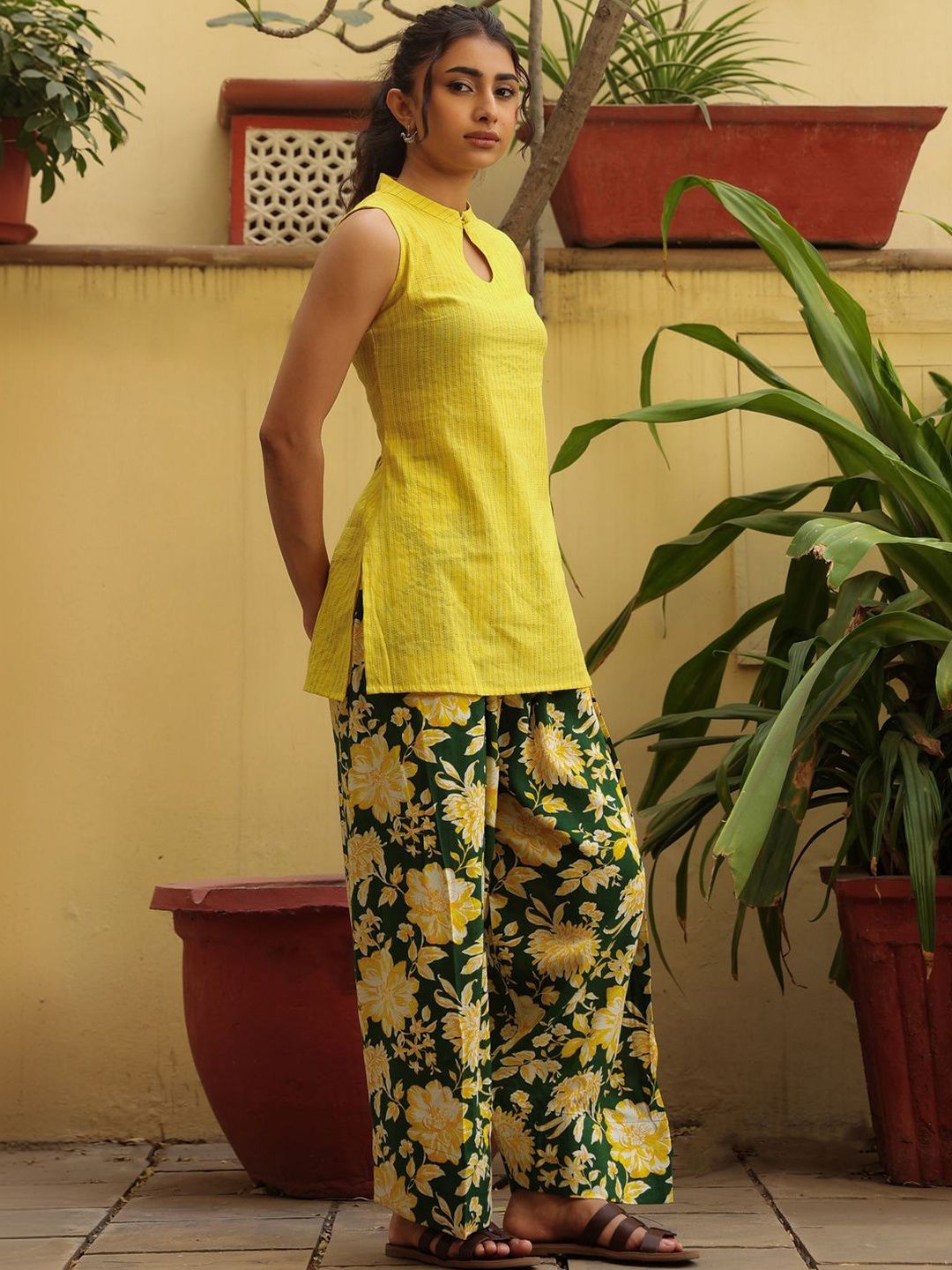 Women Floral Regular Pure Cotton Kurti with Palazzos 4