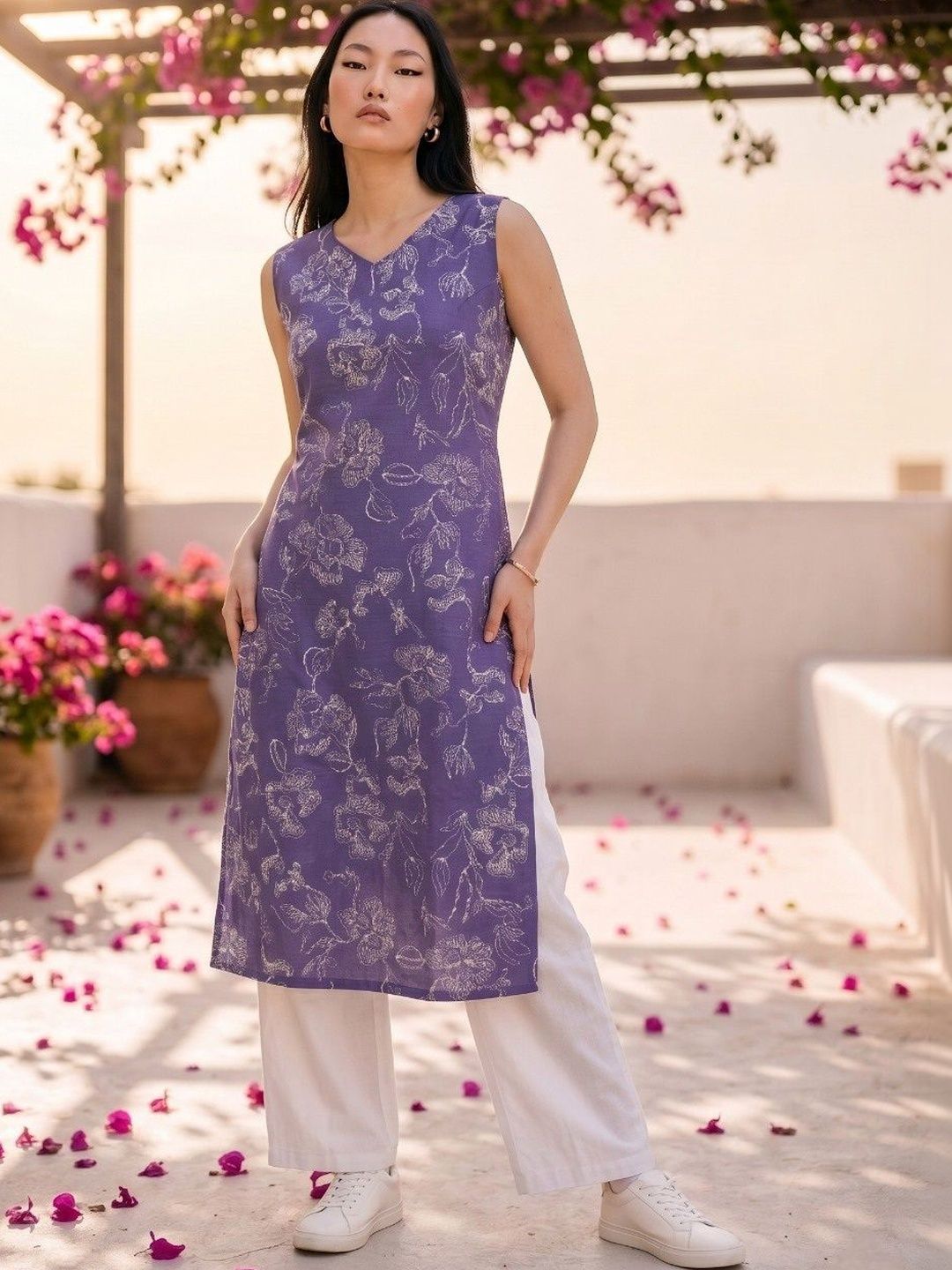 ZIVRAA Floral Printed V-Neck Kurti