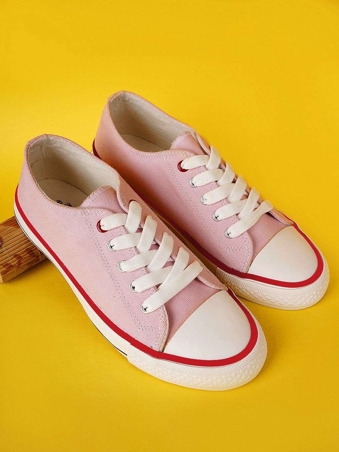 Roadster Women Casual Sneakers