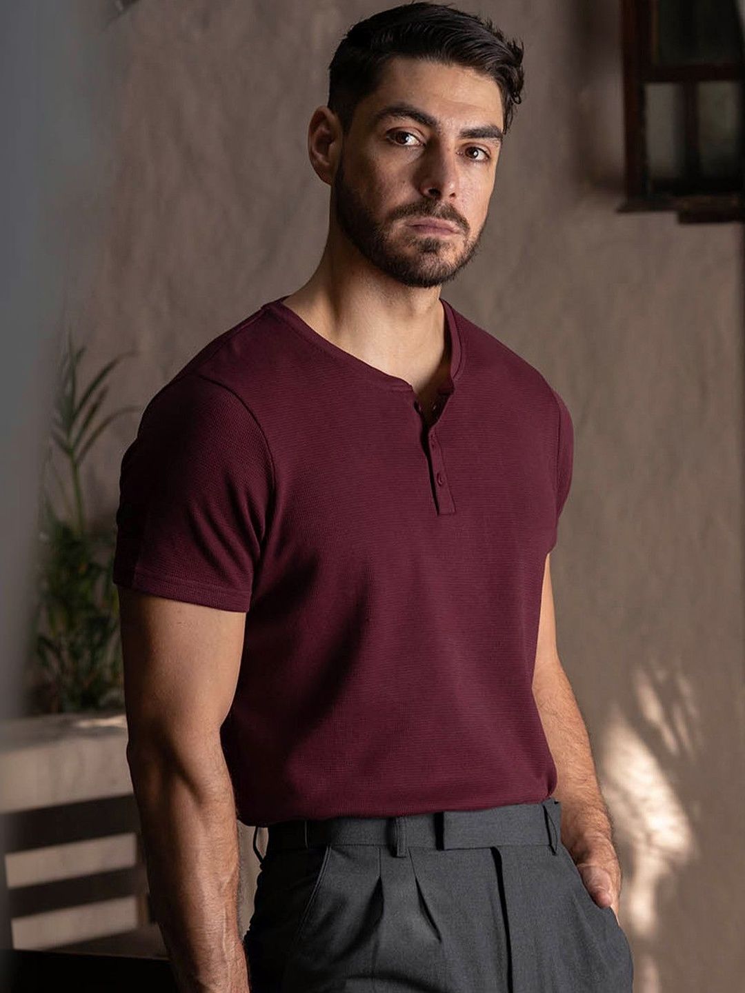 ARISTOBRAT Men Henley in Merlot Tshirt