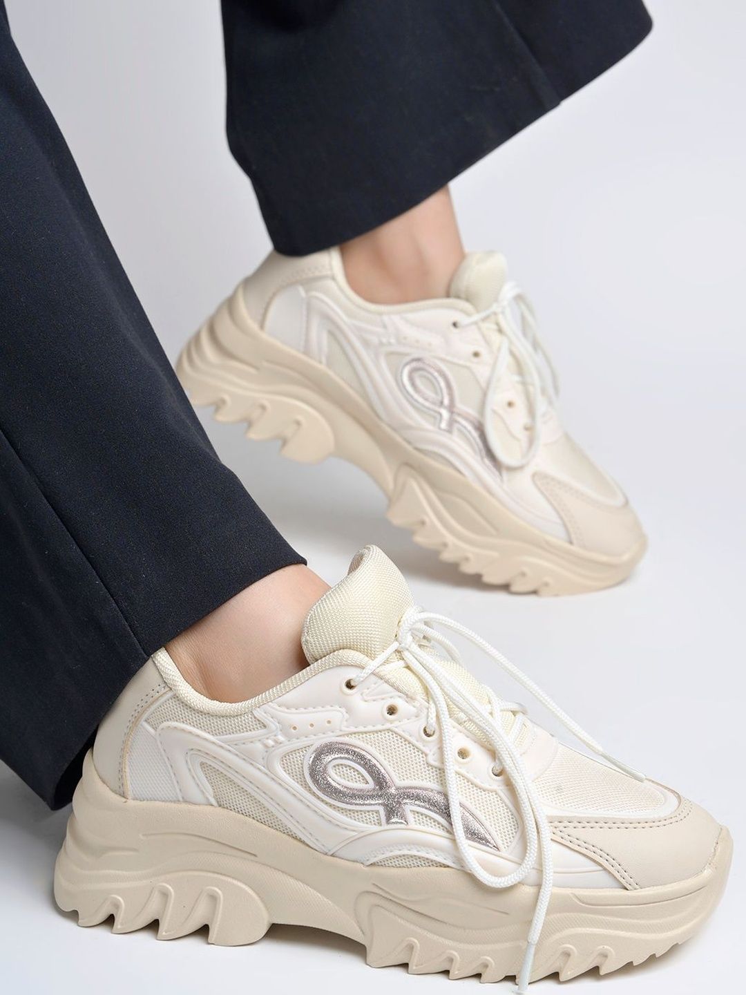 Shoetopia Women Textured Sneakers