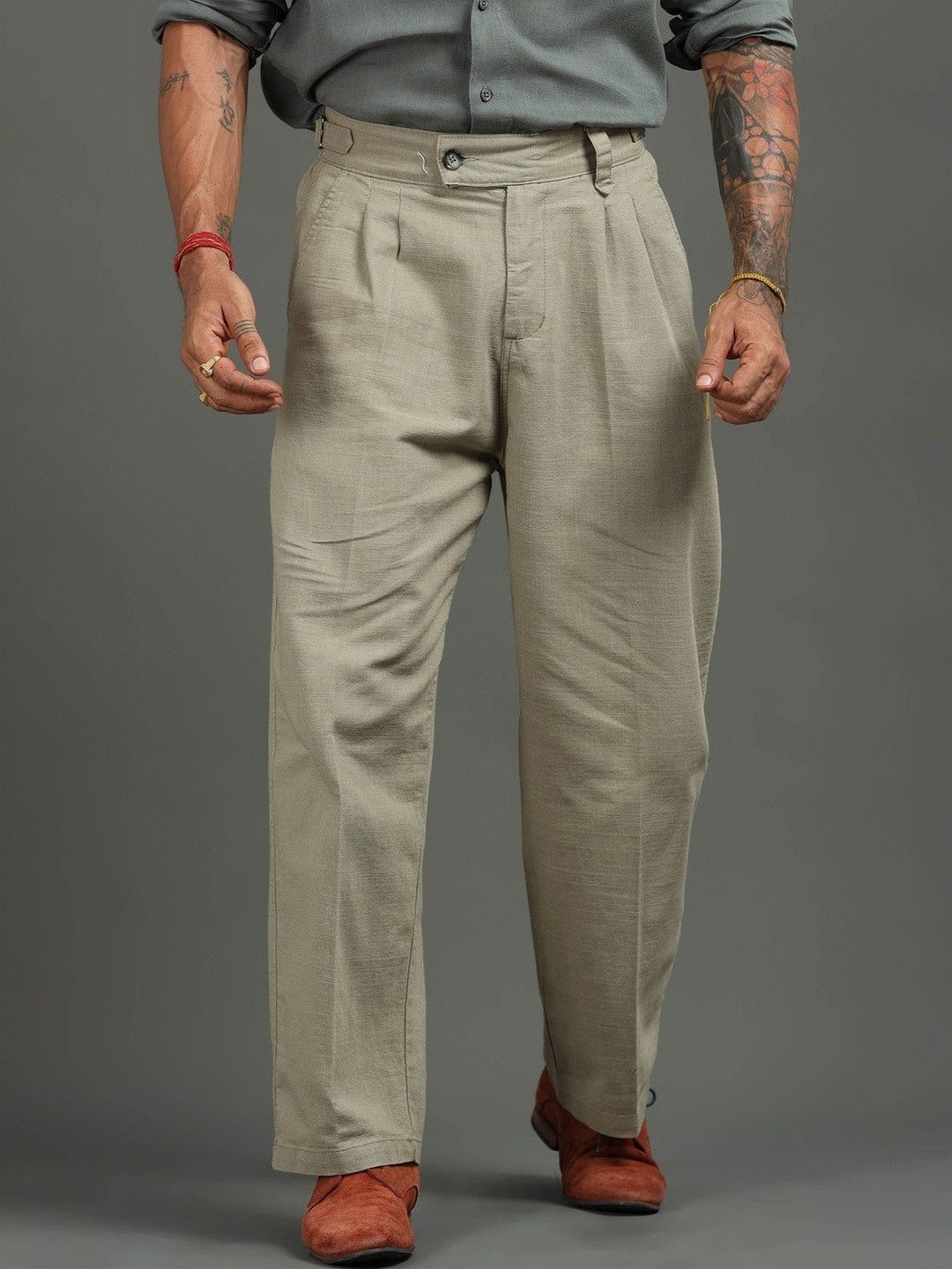 Italian Colony Men Relaxed Mid-Rise Pleated Trousers
