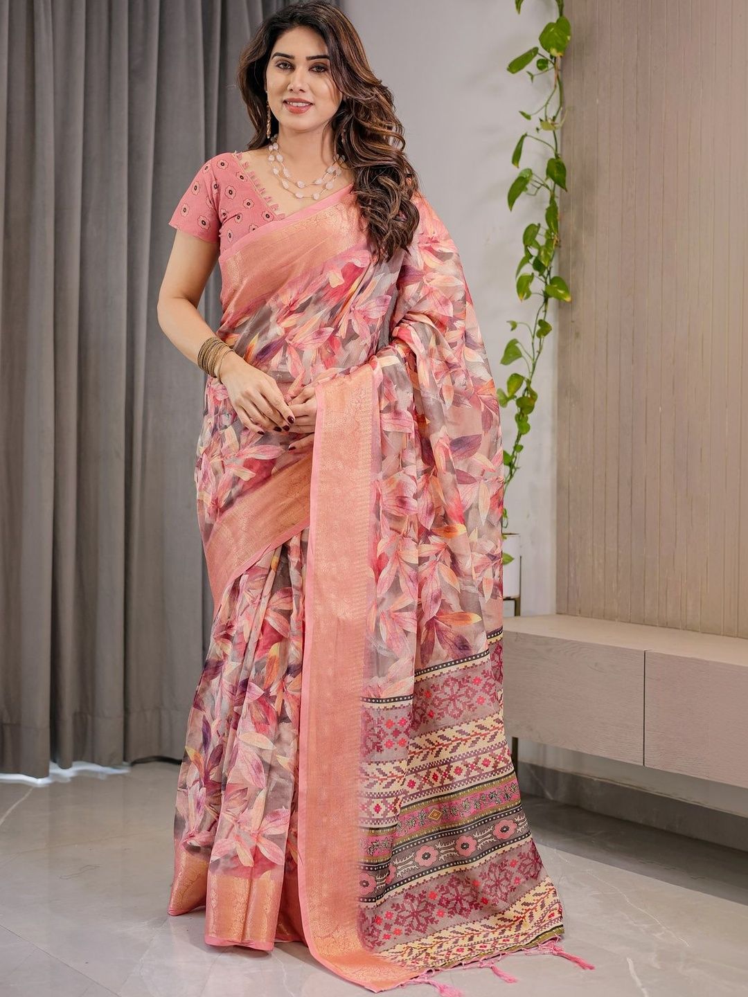 RAAS SHREE Floral Pure Cotton Handloom Saree