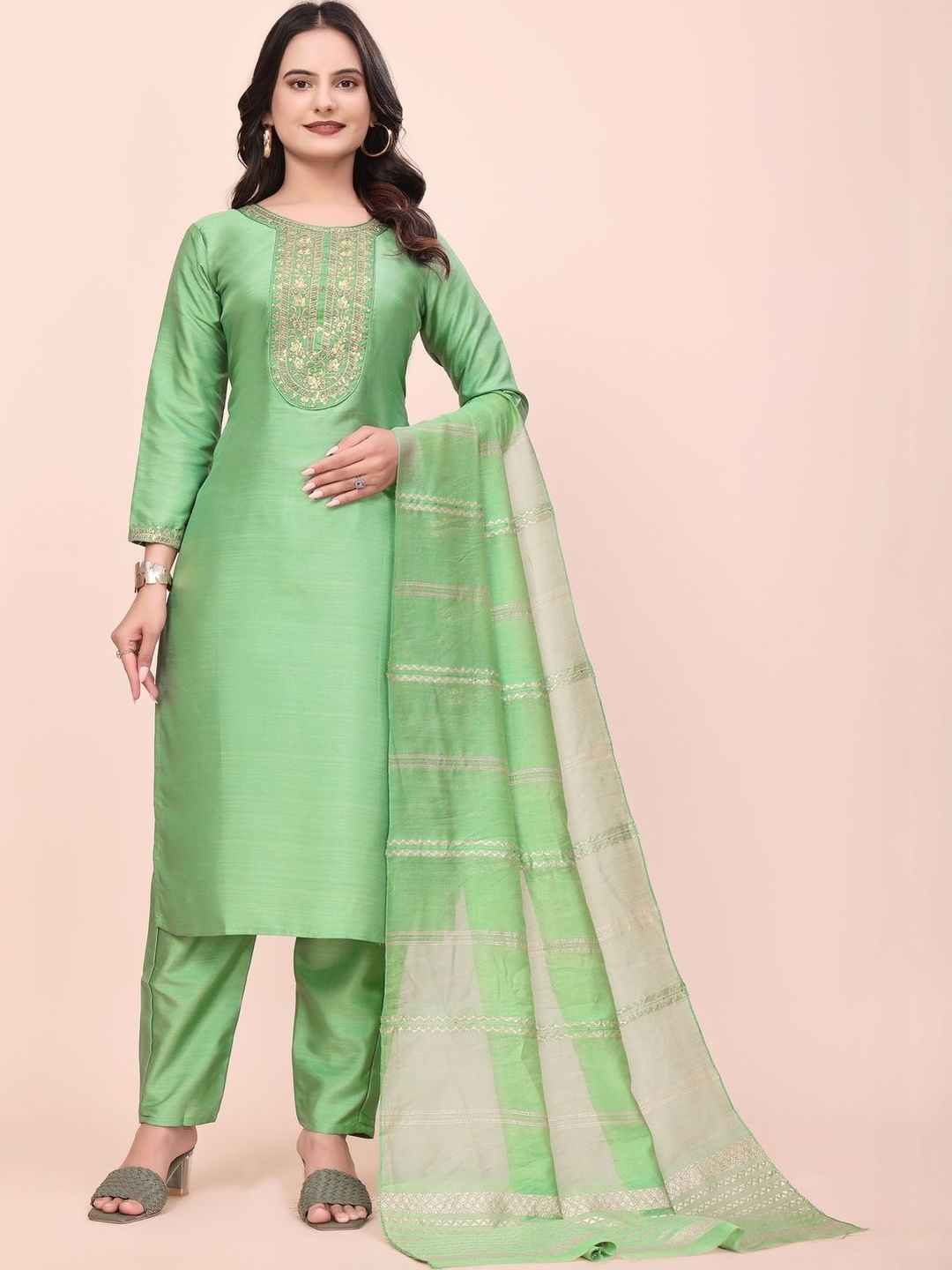 Klotden Women Ethnic Motifs Embroidered Regular Thread Work Kurta with Trousers & With Dupatta