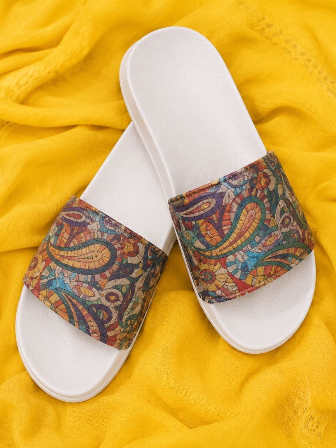 ARVAN Women Paisley Printed Sliders