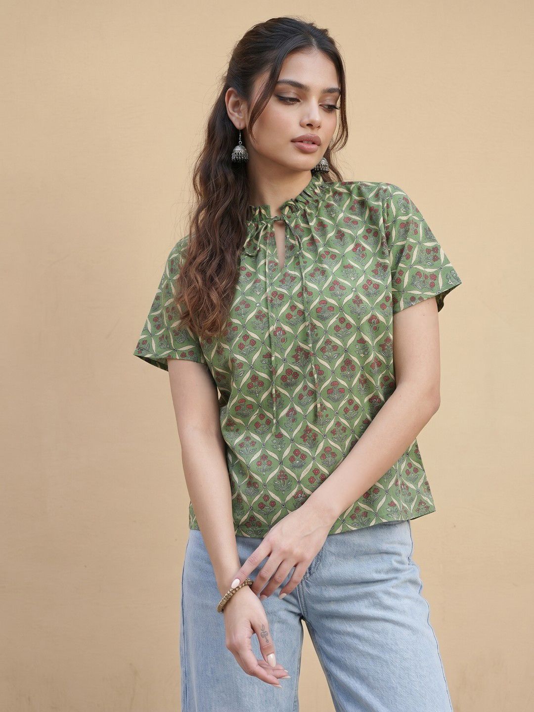 Floral Print Tie-Up Neck Crop Top with Short Sleeves