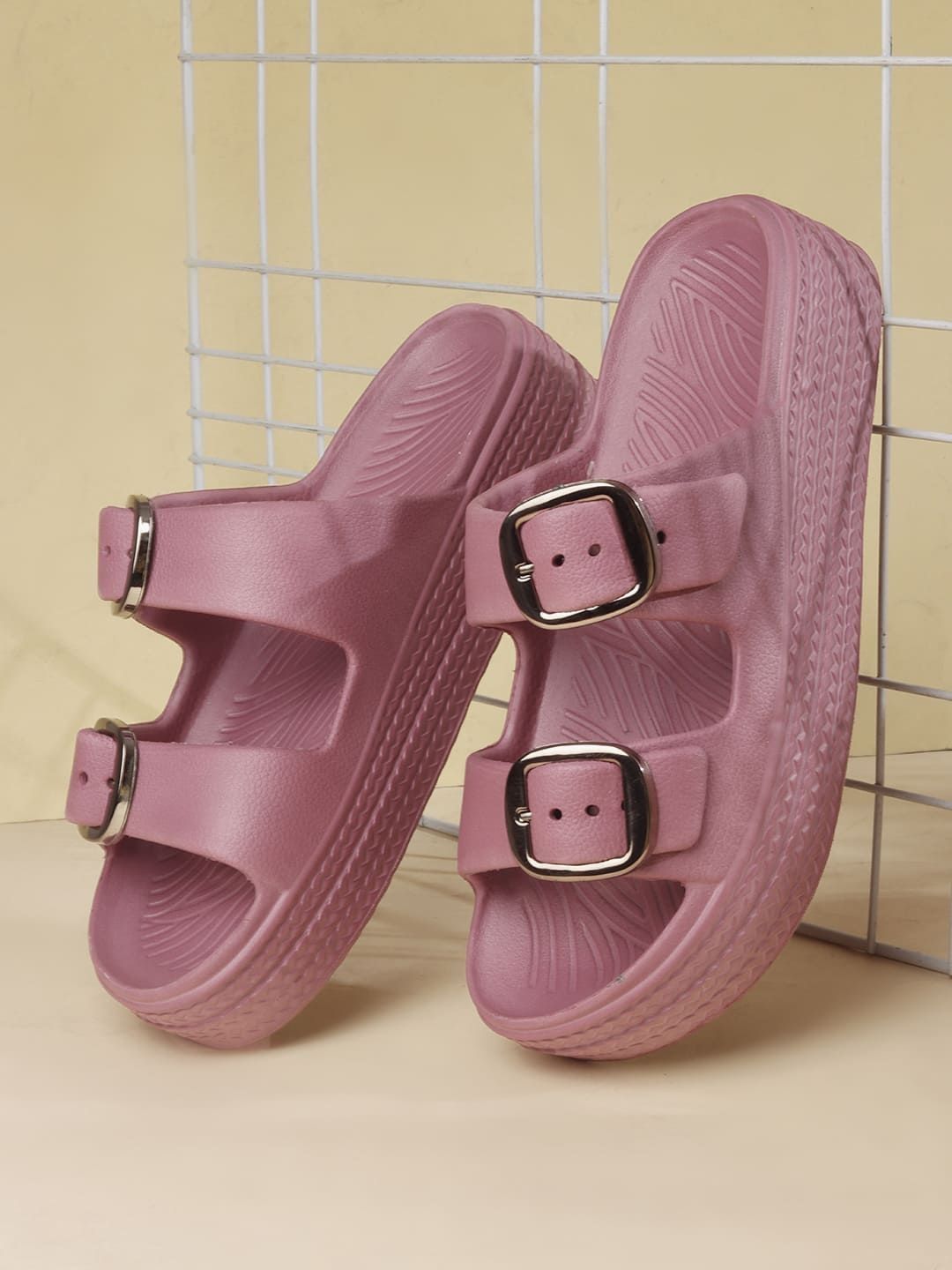 glitchez Women Slip-On