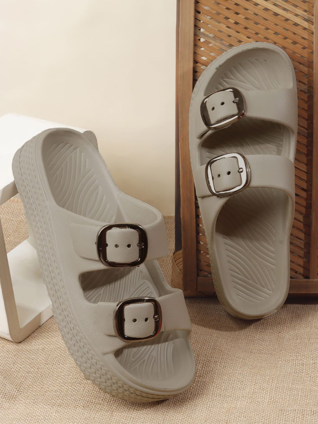 glitchez Women Slip-On