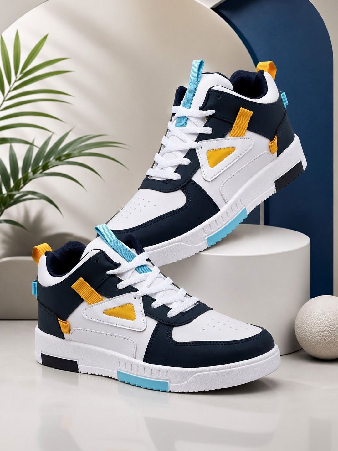 GRX Men Colourblocked Sneakers