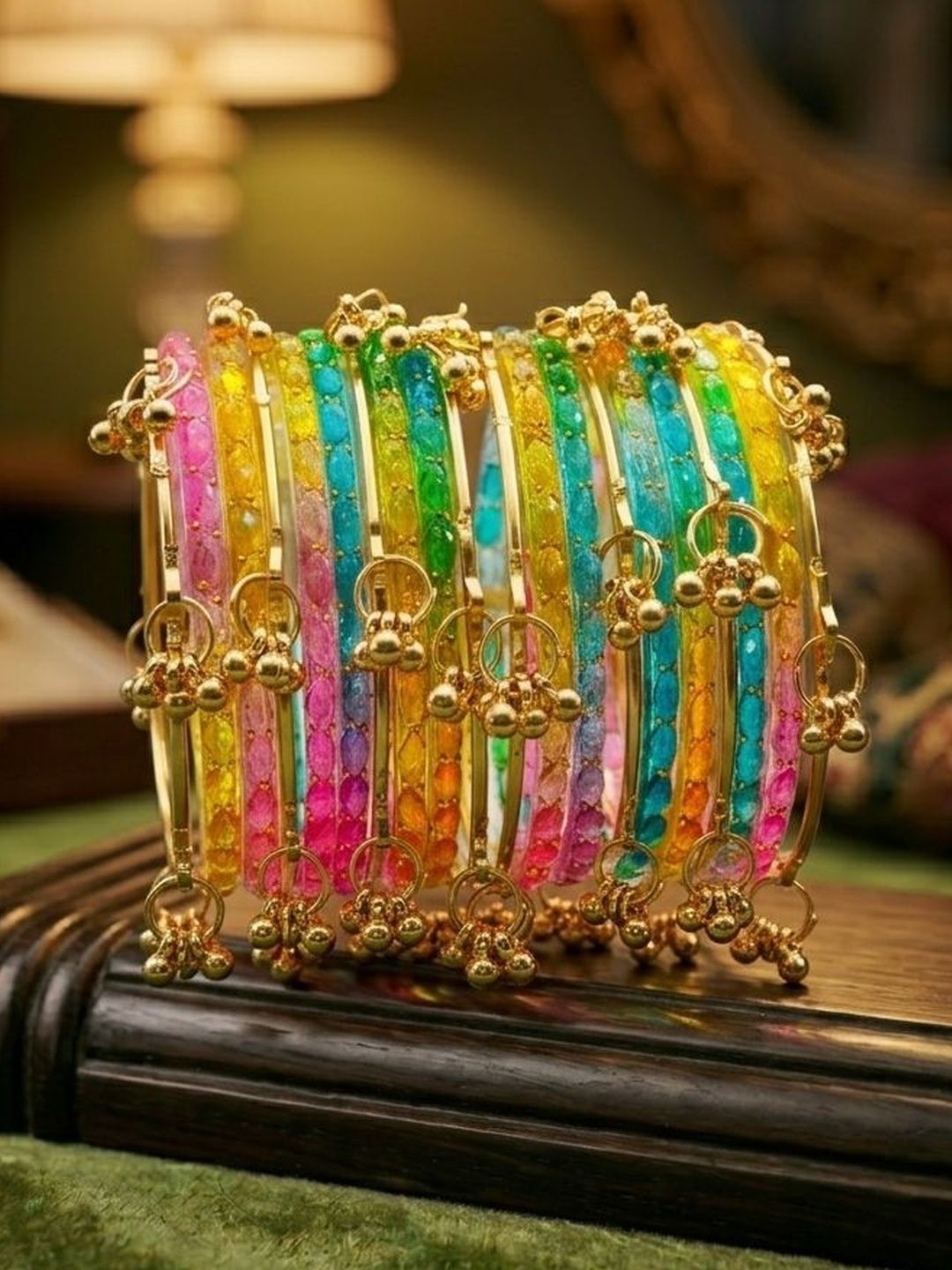 BeautyTrends Gold-Plated Pearls Bangle