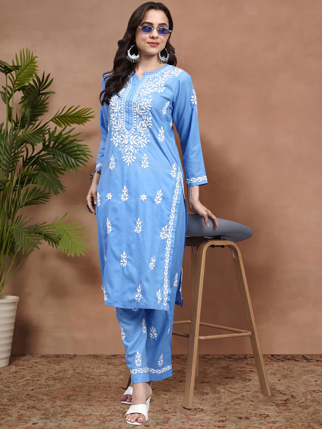 PARAMOUNT CHIKAN Women Ethnic Motifs Embroidered Regular Thread Work Kurta with Trousers