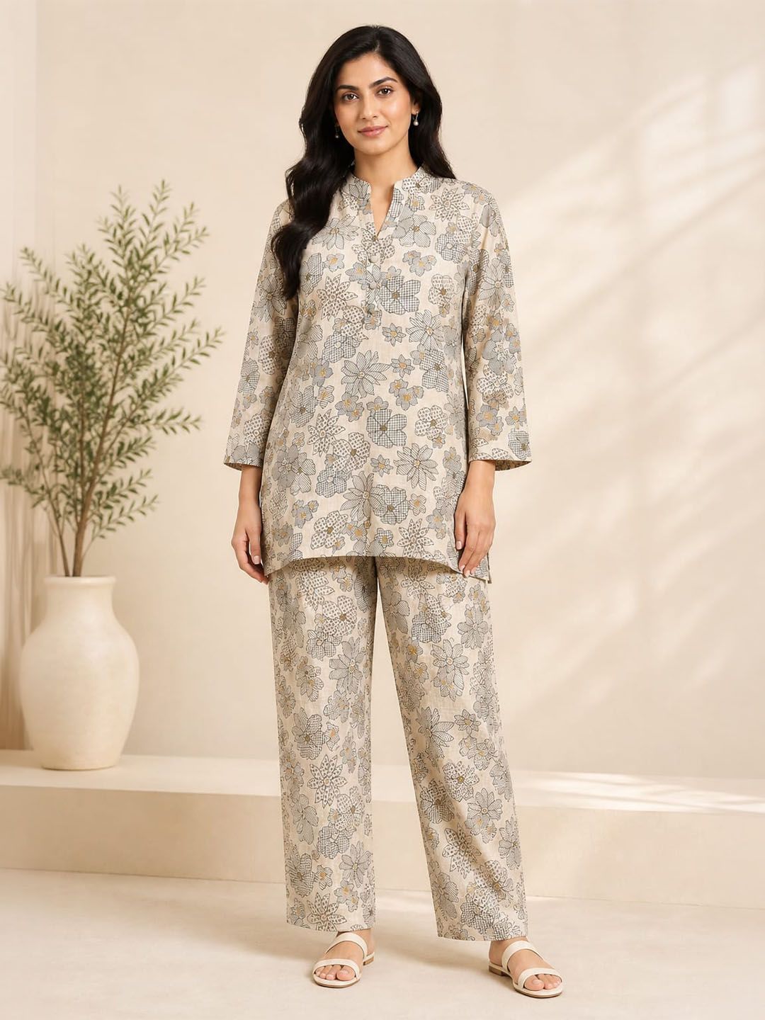 Ilaaha Women Floral Printed Regular Kurta with Trousers