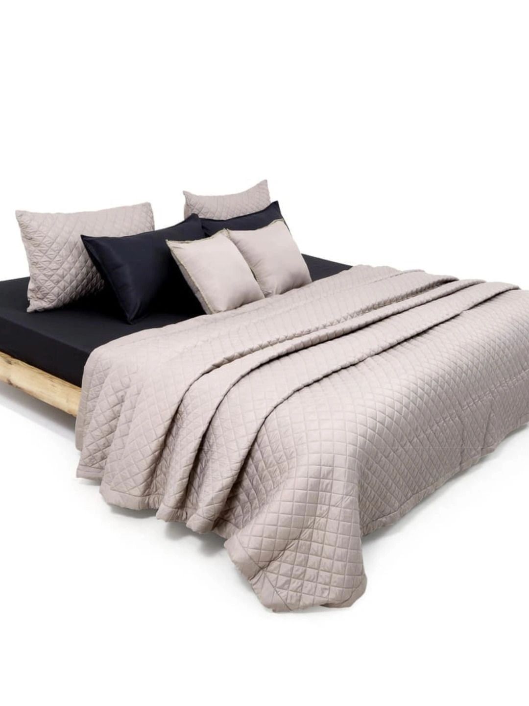 Zarf Grey  AC Room 400 GSM Double Bed Comforter With 2 Pillow & 2 Cushion Covers