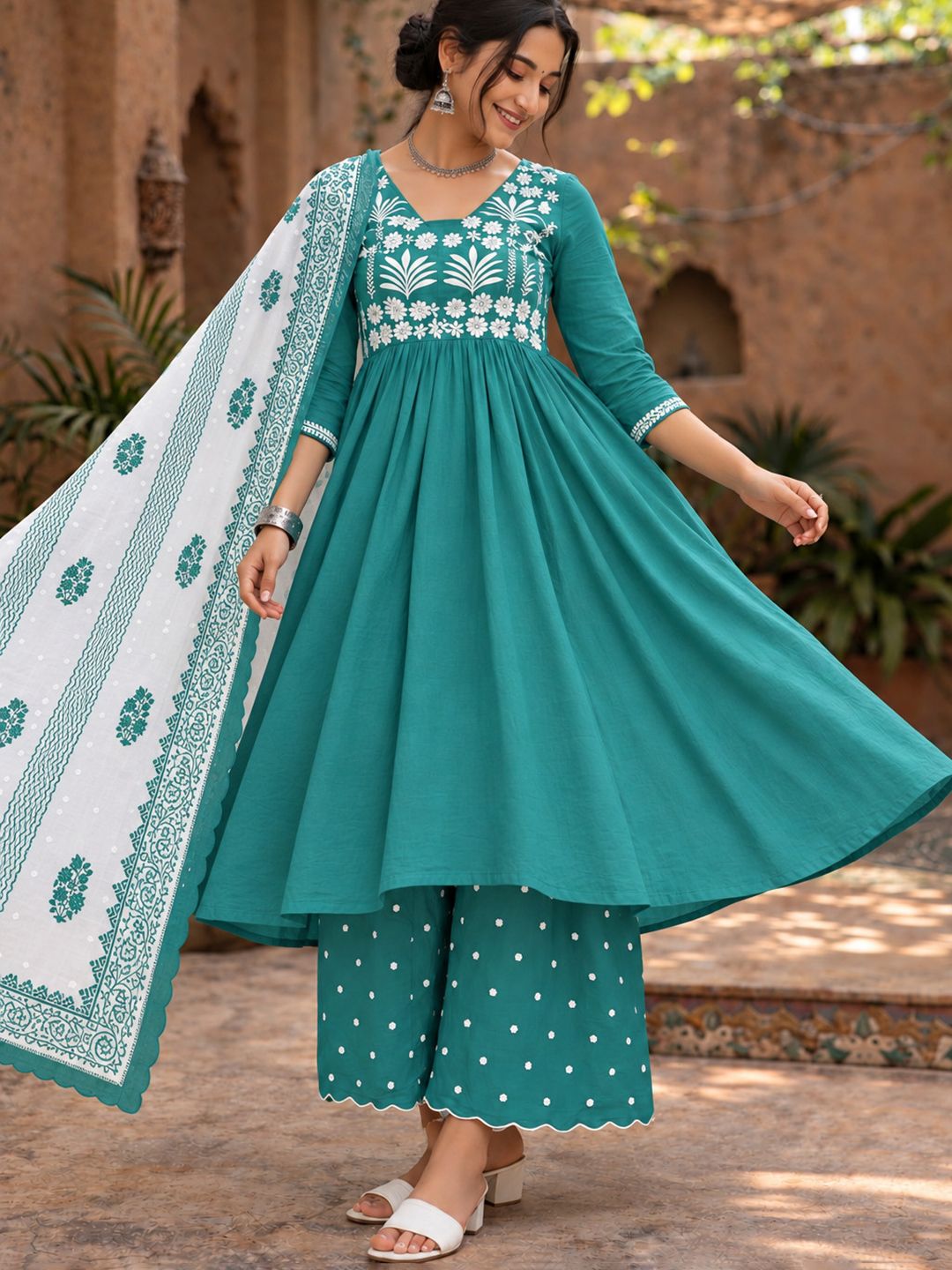 ROSHNI Women Floral Embroidered Empire Thread Work Pure Cotton Kurta with Palazzos & With Dupatta