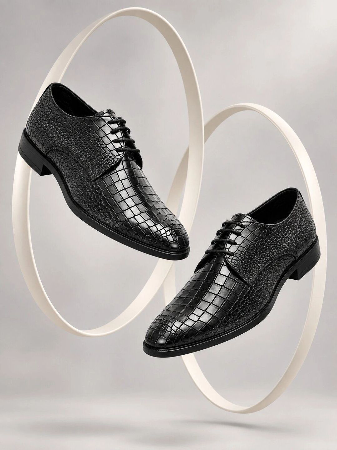 San Frissco Men Textured Formal Derbys