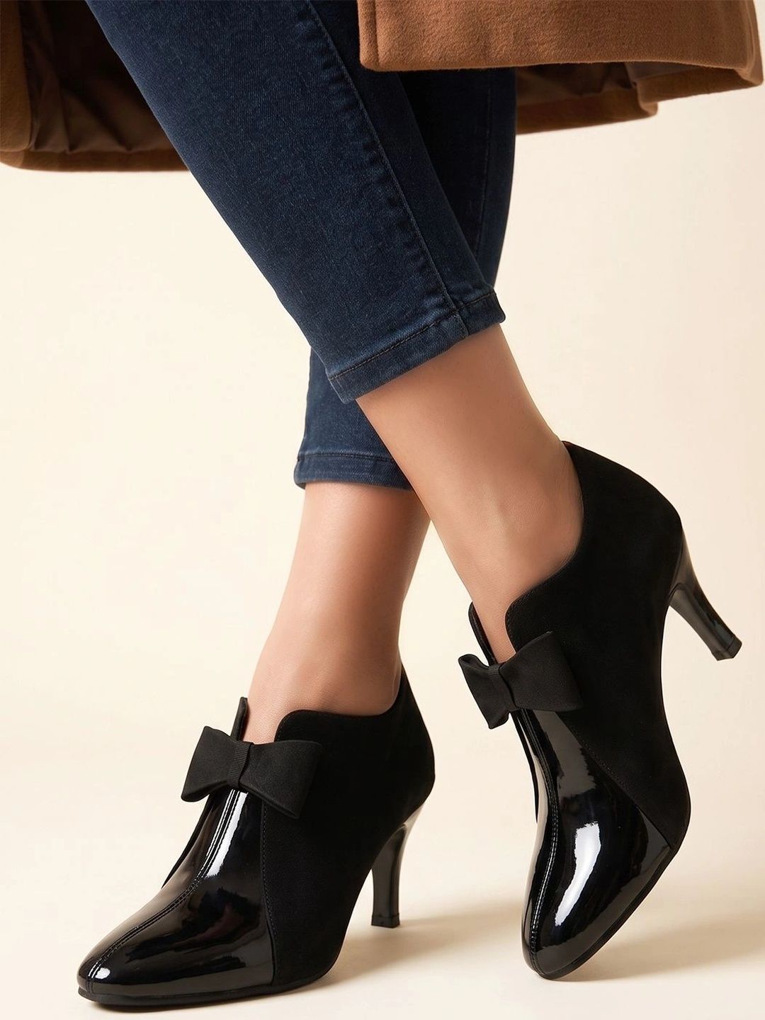 Shoetopia Black Suede Stiletto Pumps with Bows