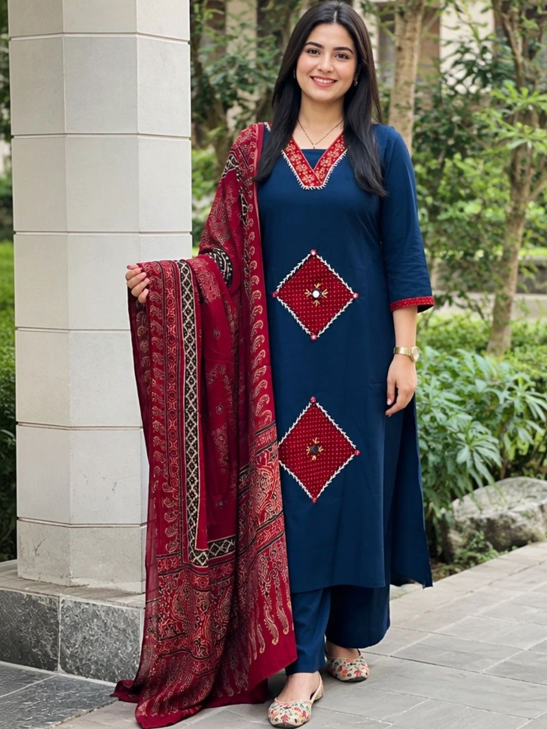 Bharvita Women  Regular Thread Work Rayon Kurta with Trousers & With Dupatta