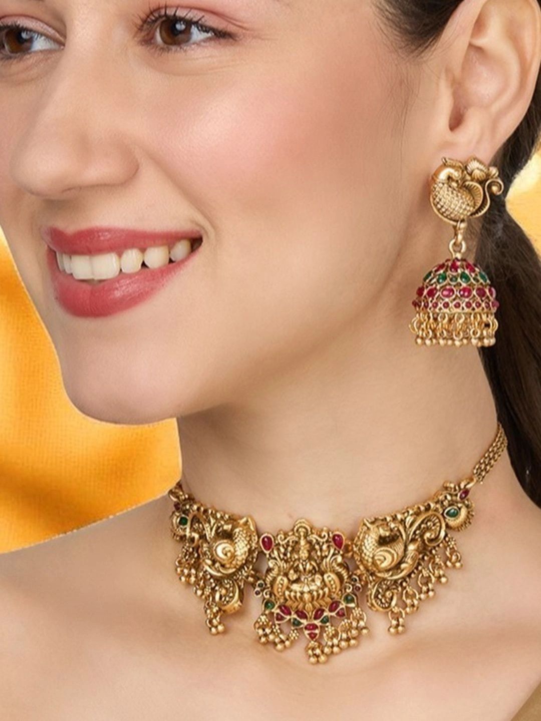 OOMPH Women Kempu Studded Laxmi Jewellery Set