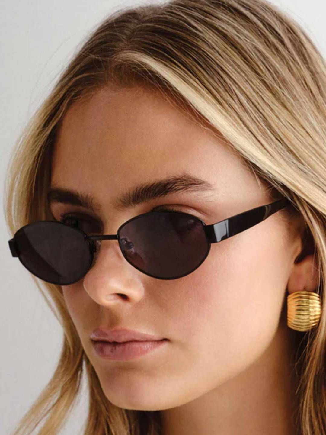 ROYALTAIL Unisex Black Lens & Black Oval Sunglasses with