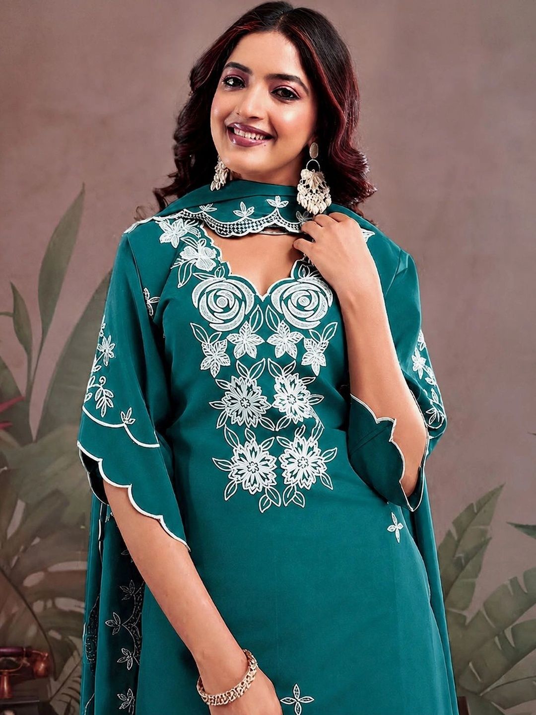 Sangria Women Floral Embroidered Regular Thread Work Kurta with Trousers & With Dupatta