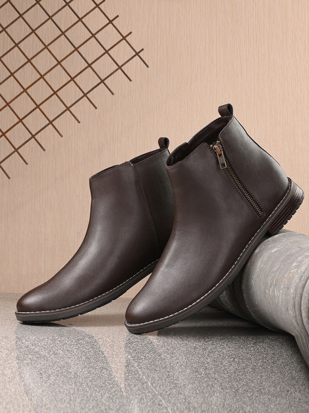 Roadster Men Brown Solid Ankle Casual Boots