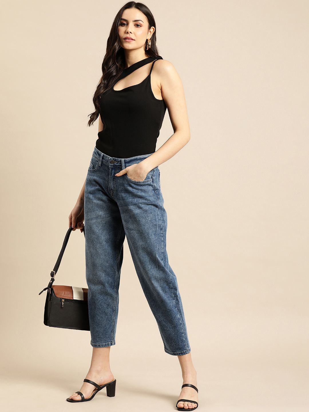 Women Heavy Fade Stretchable Slouchy Fit Mid-Rise Jeans 4