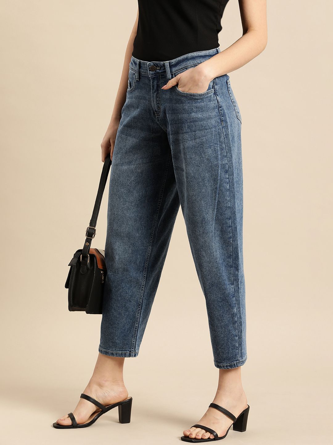 Women Heavy Fade Stretchable Slouchy Fit Mid-Rise Jeans