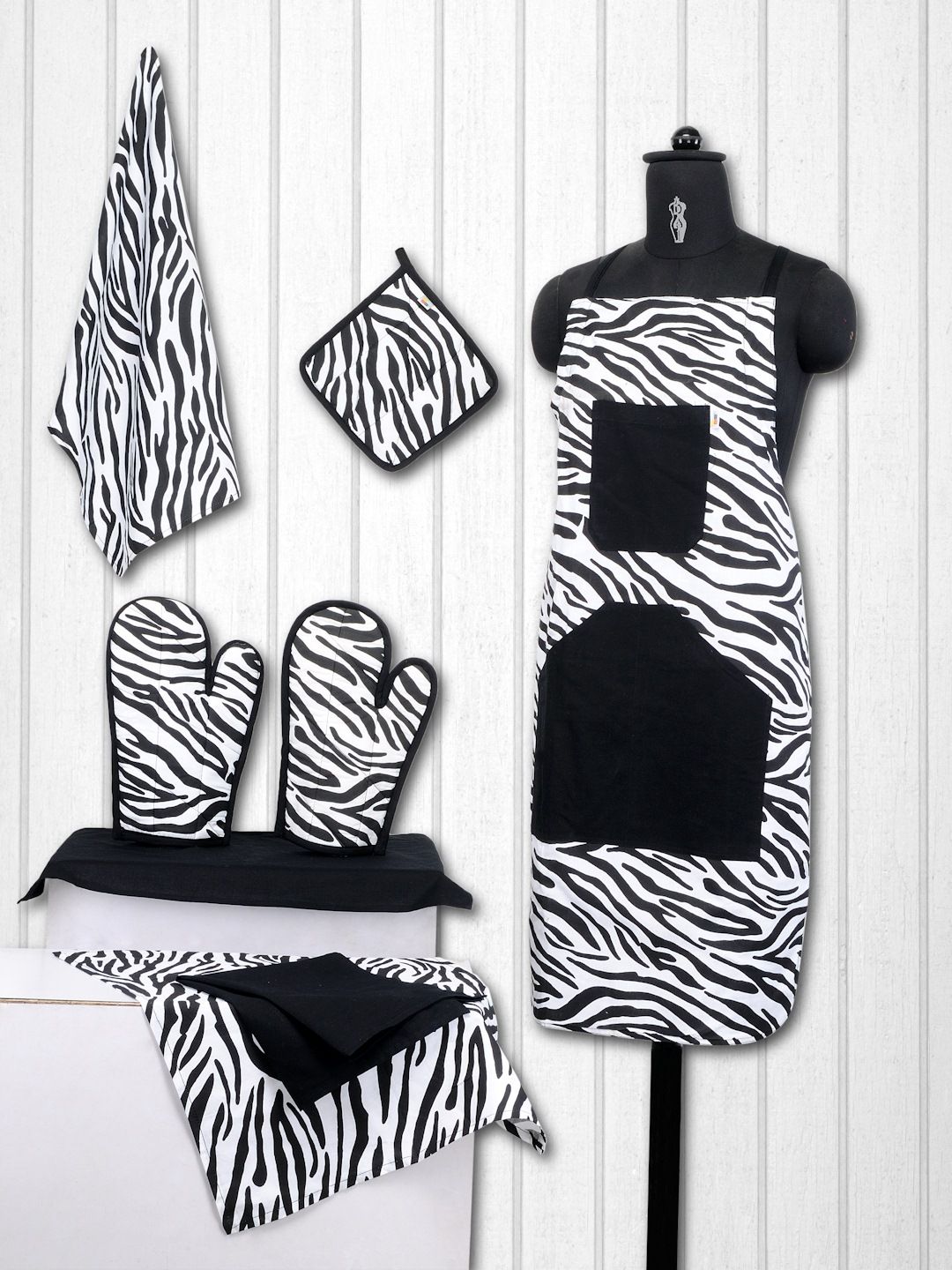 SWAYAM Unisex Black & White Cotton Kitchen Linen Set