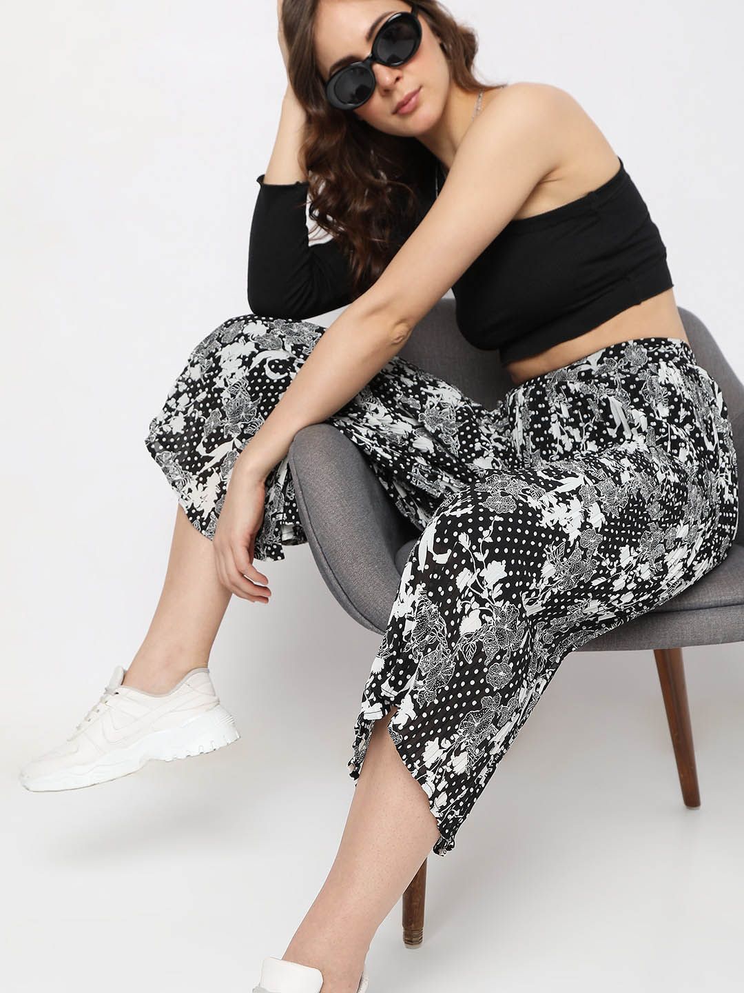 Vero Moda Women Floral Printed Flared High-Rise Joggers Trousers