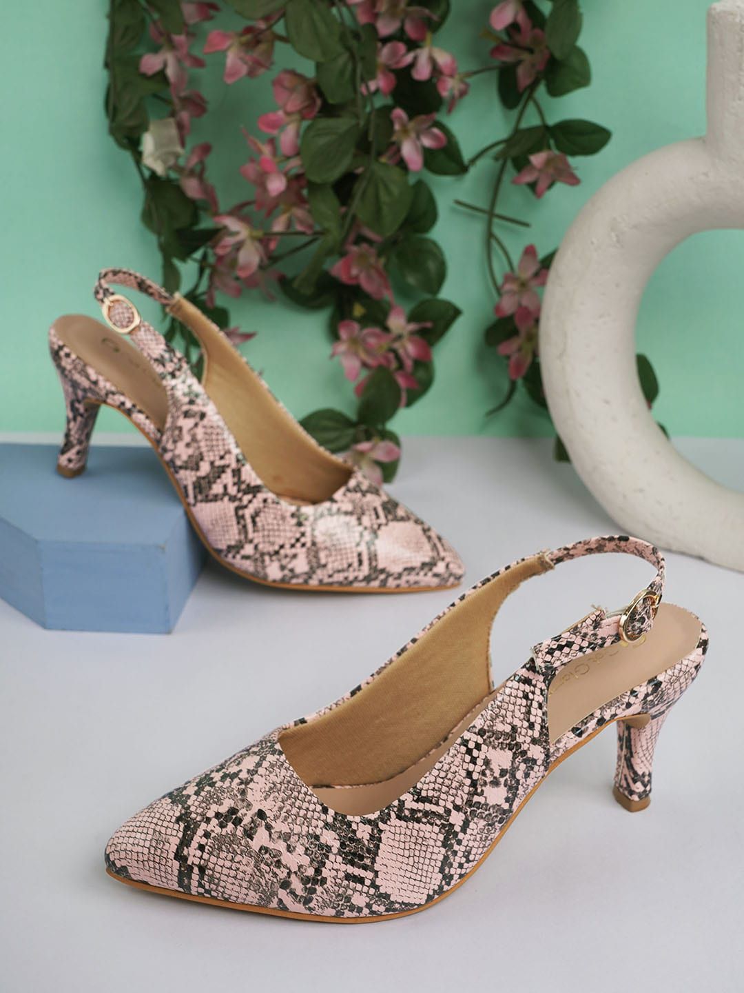 Get Glamr Women Printed Kitten Pumps