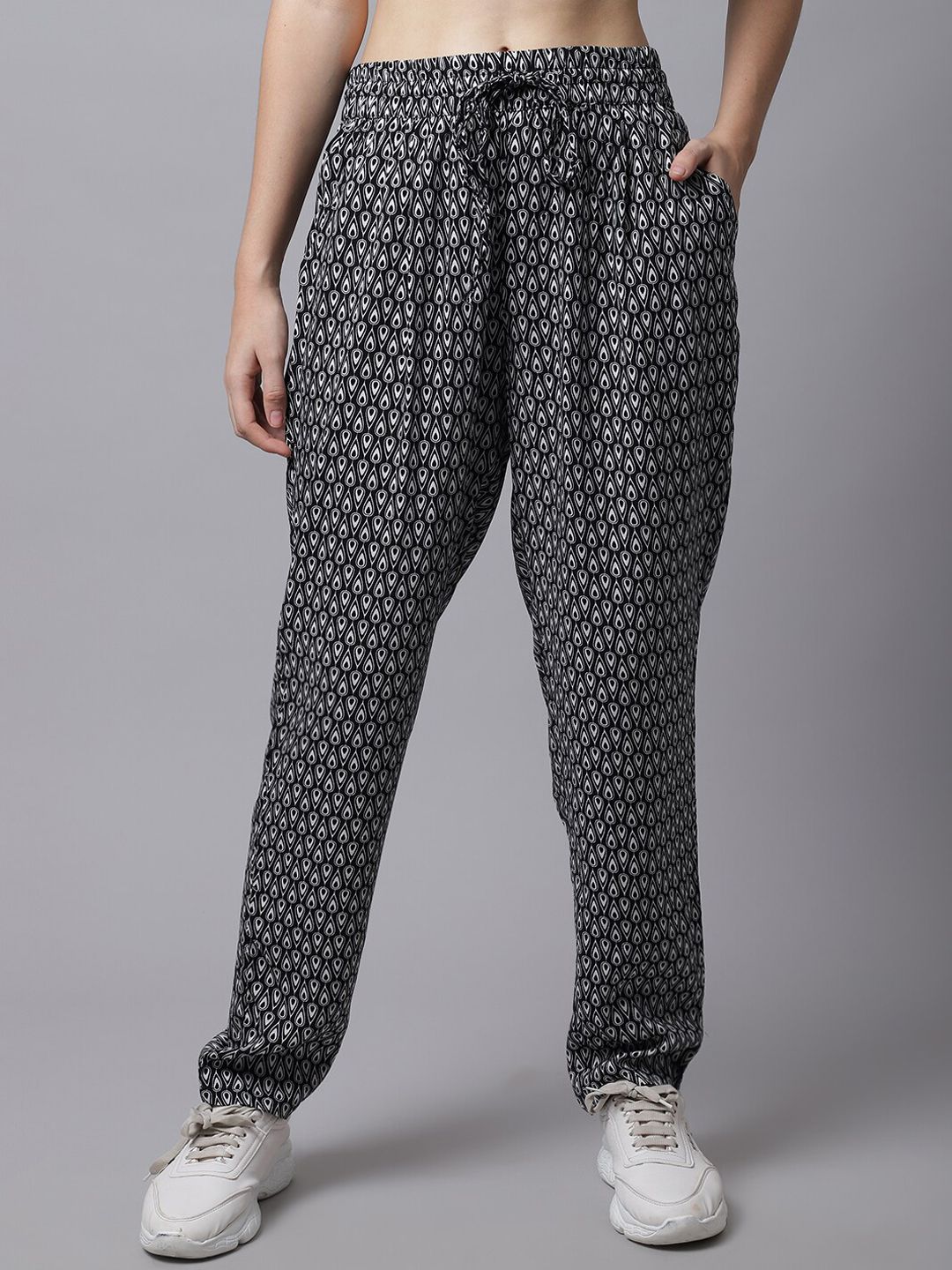 DOOR74 Women Printed Relaxed Fit Joggers