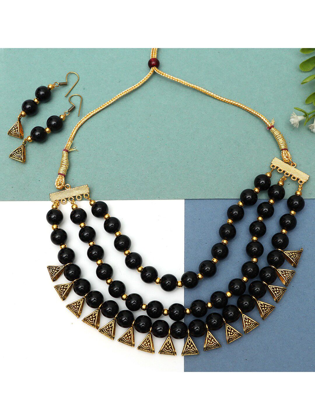 Ozanoo Gold-Plated Antique Necklace with Earrings