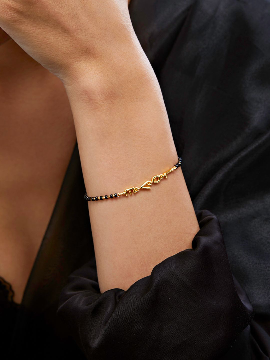 MINUTIAE Women Brass Gold-Plated Link Bracelet