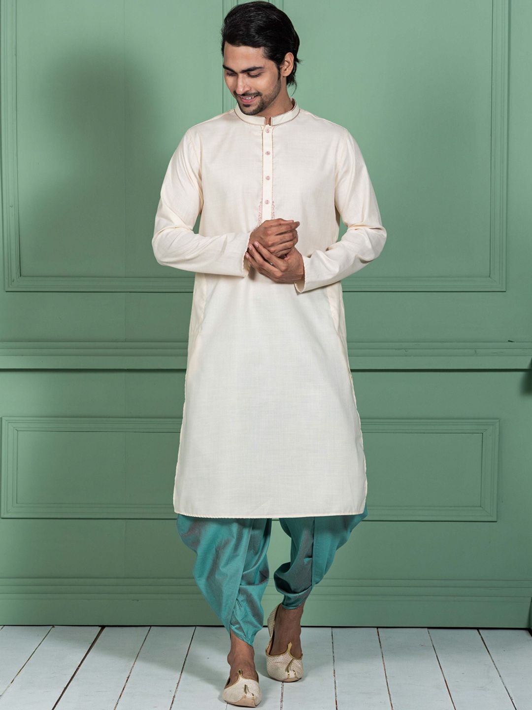 KISAH Mandarin Collar Ethnic Motifs Embroidered Straight Kurta