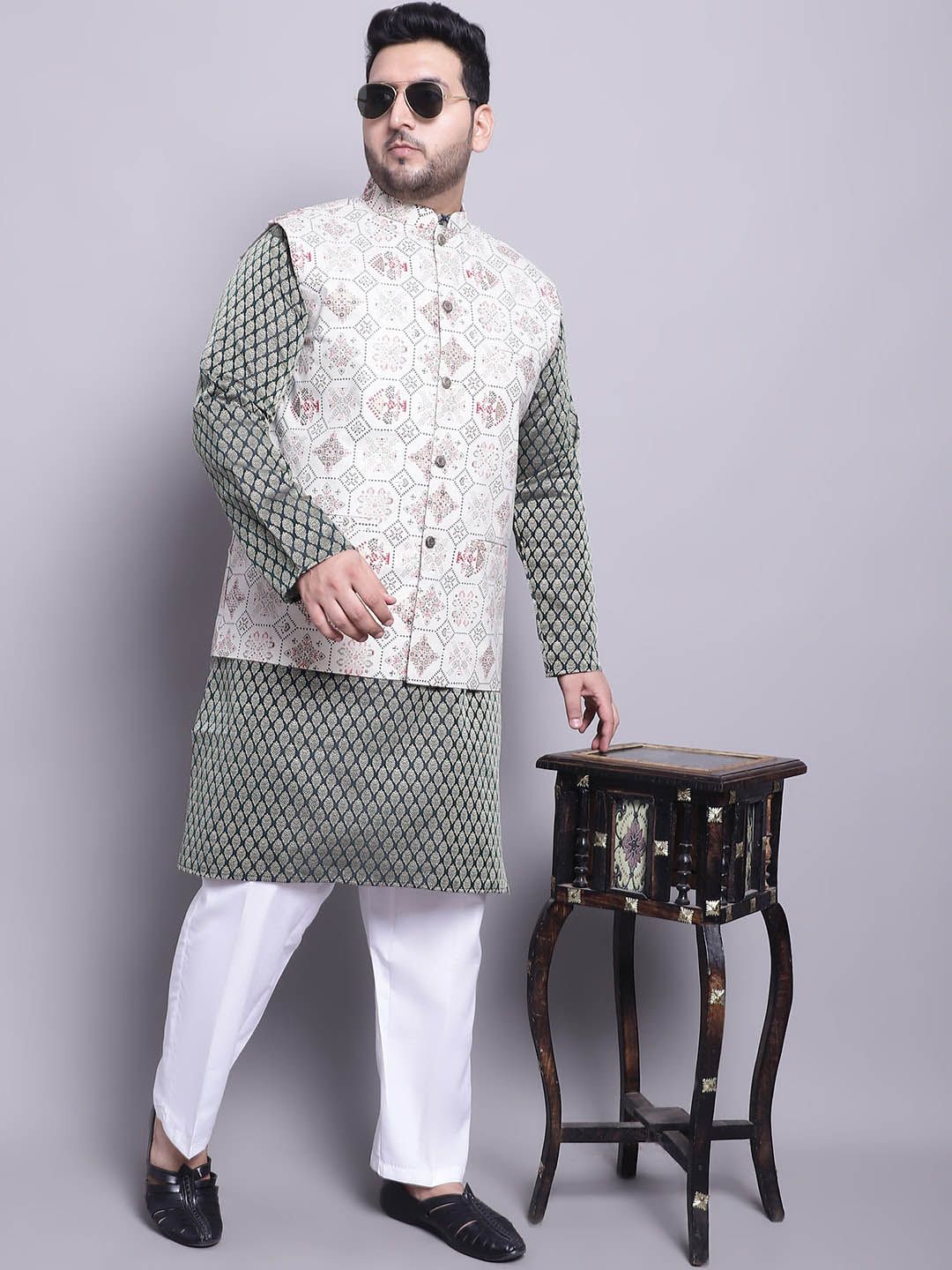 SOJANYA PLUS Woven Design Kurta & Pyjamas With Nehrujacket