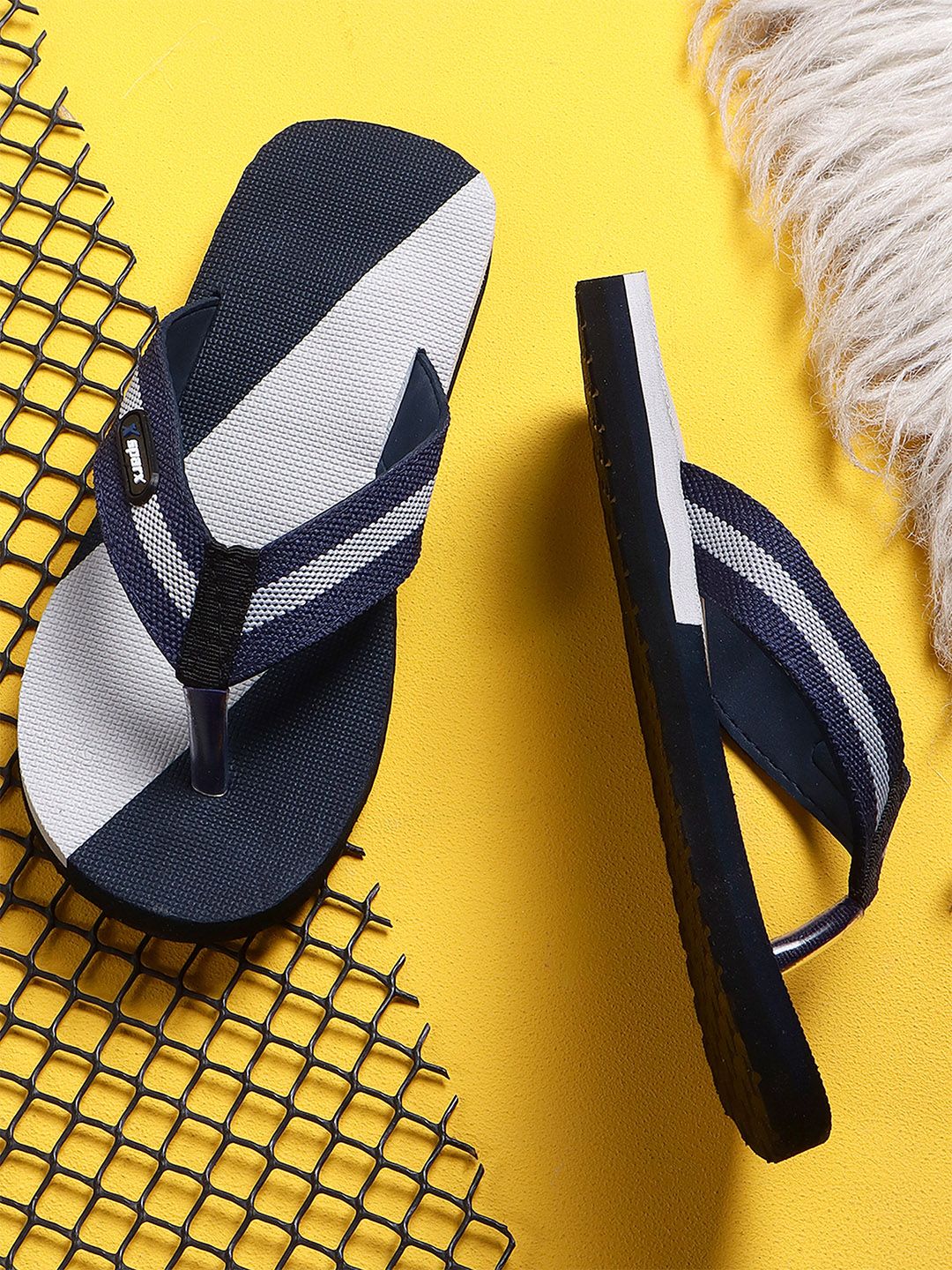 Sparx Men Colourblocked Thong Flip-Flops
