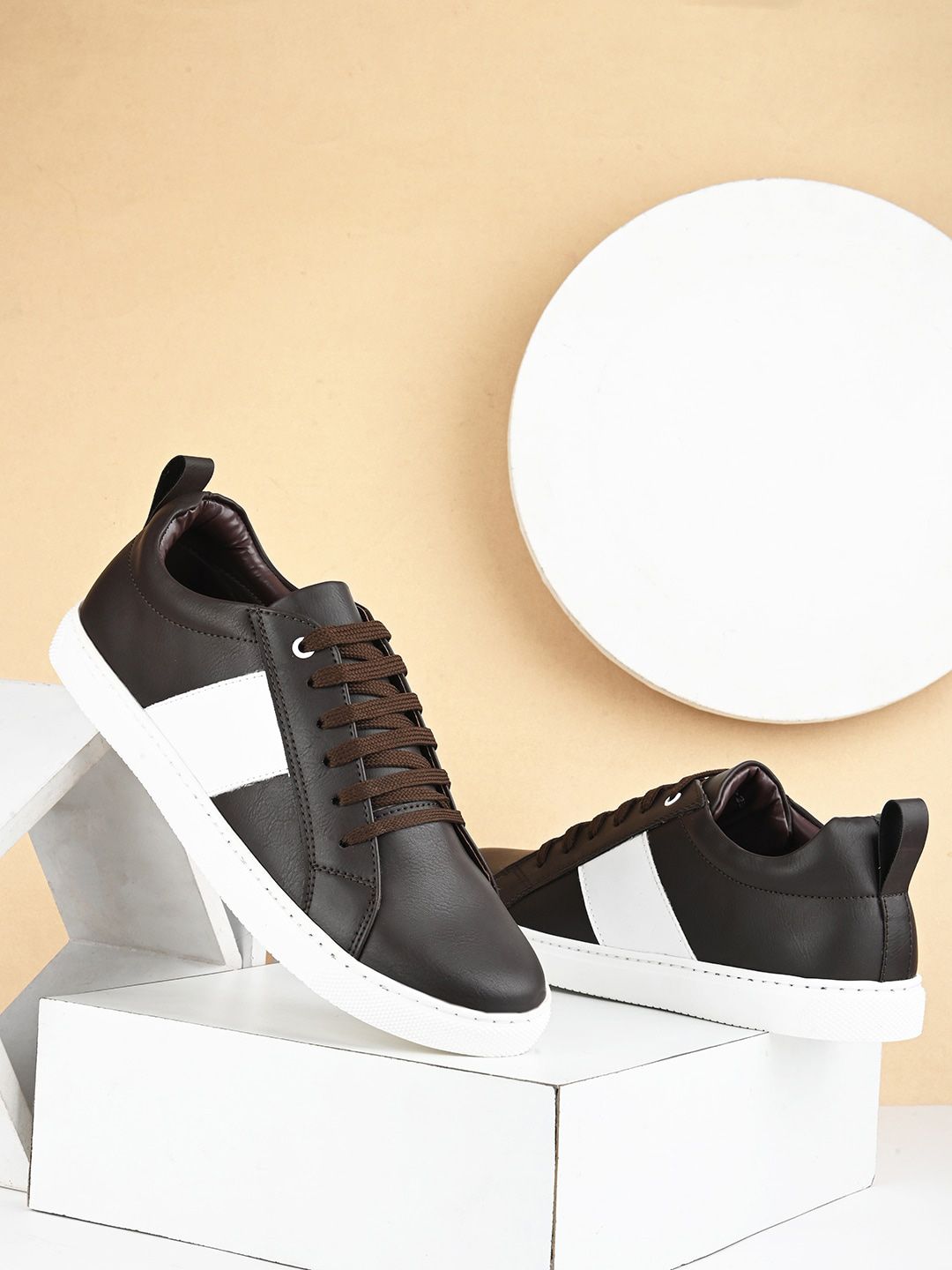 The Roadster Lifestyle Co. Men Colourblocked Sneakers