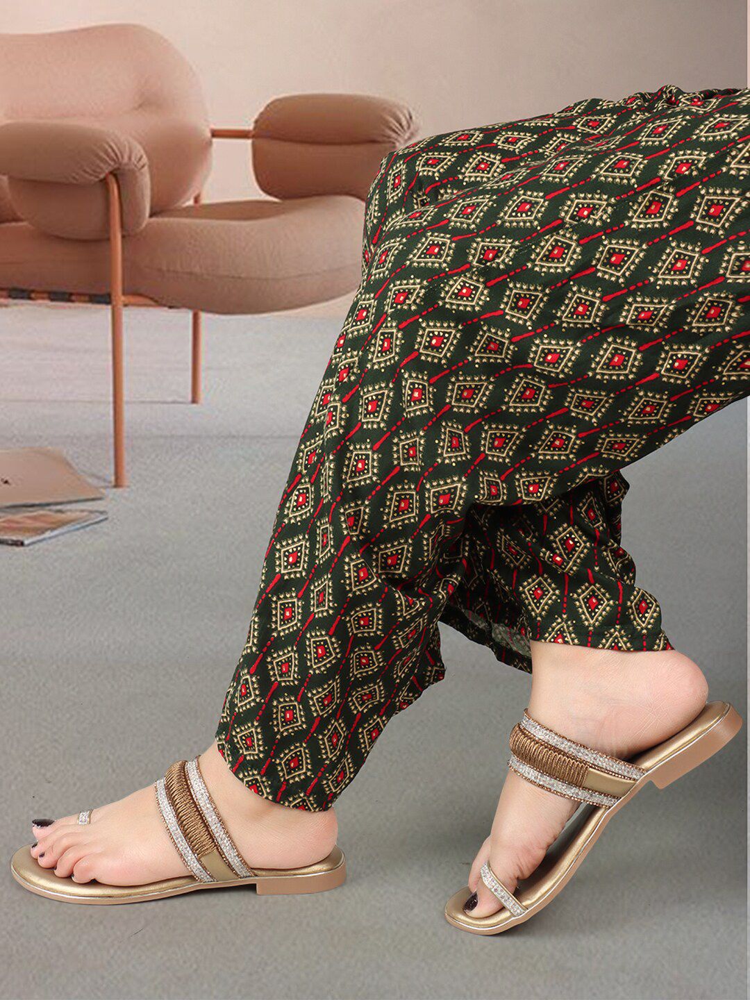 XE Looks Sophisticated & Sleek Embroidered Design Ethnic Flat Slippers